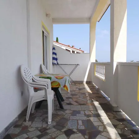 Apartamento 13 *